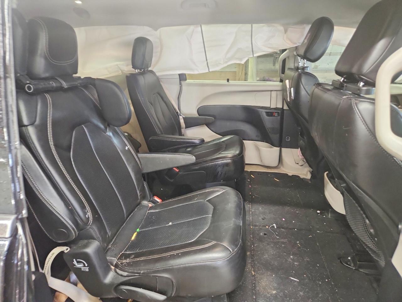 2020 CHRYSLER VOYAGER LXI photo 21