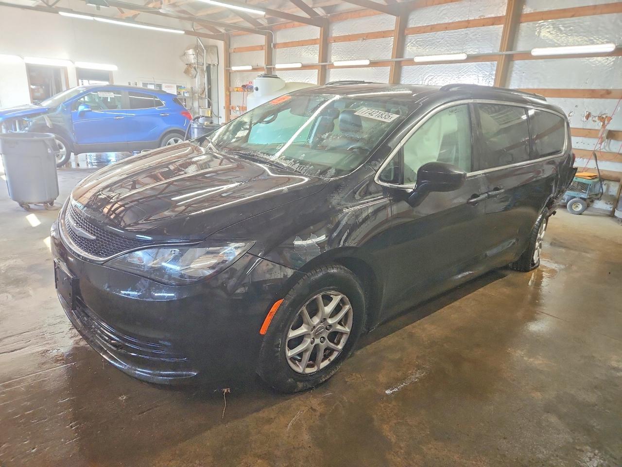 2020 CHRYSLER VOYAGER