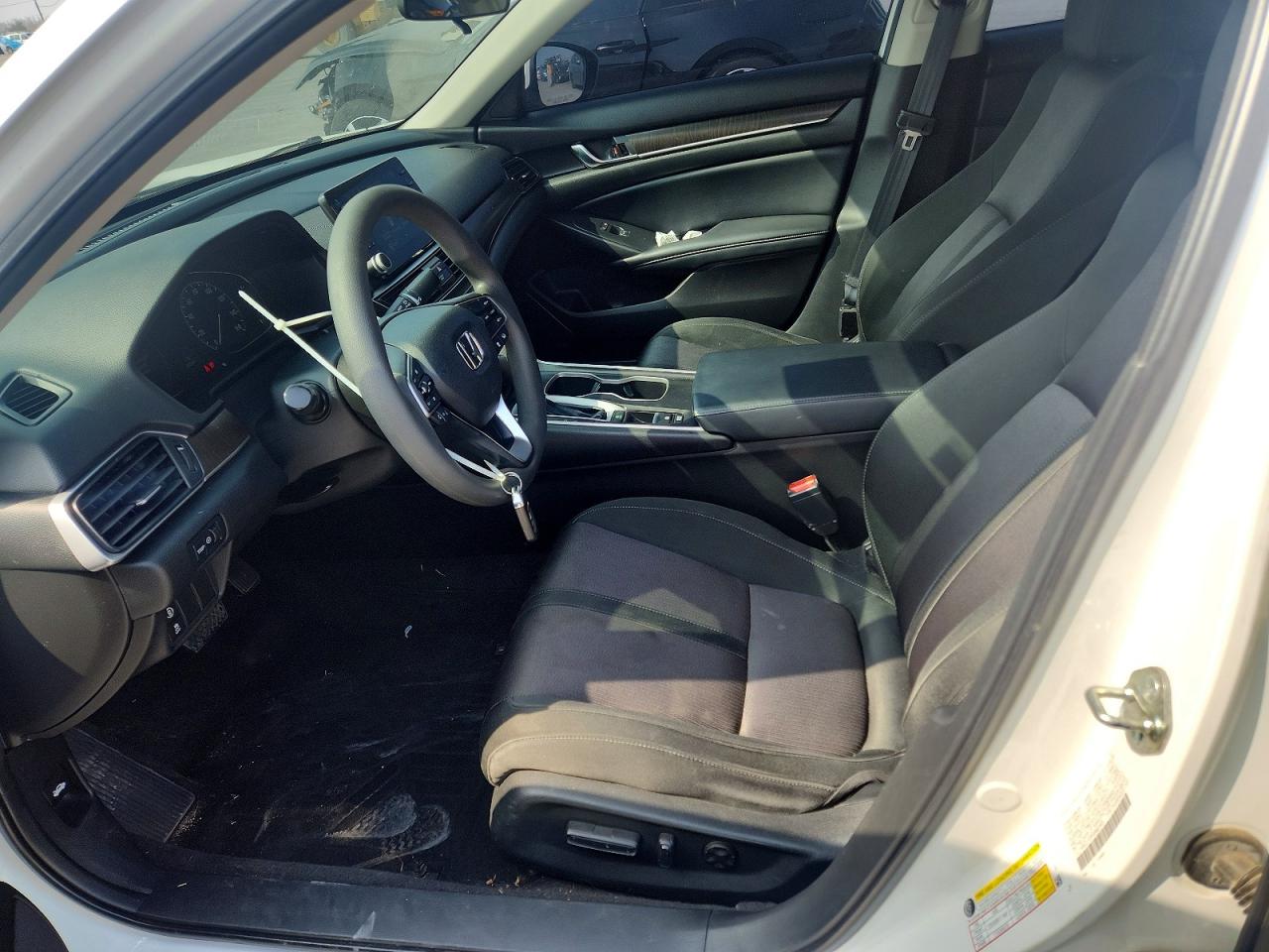 2018 HONDA ACCORD EX photo 19