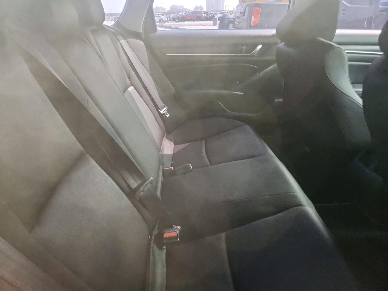 2018 HONDA ACCORD EX photo 28