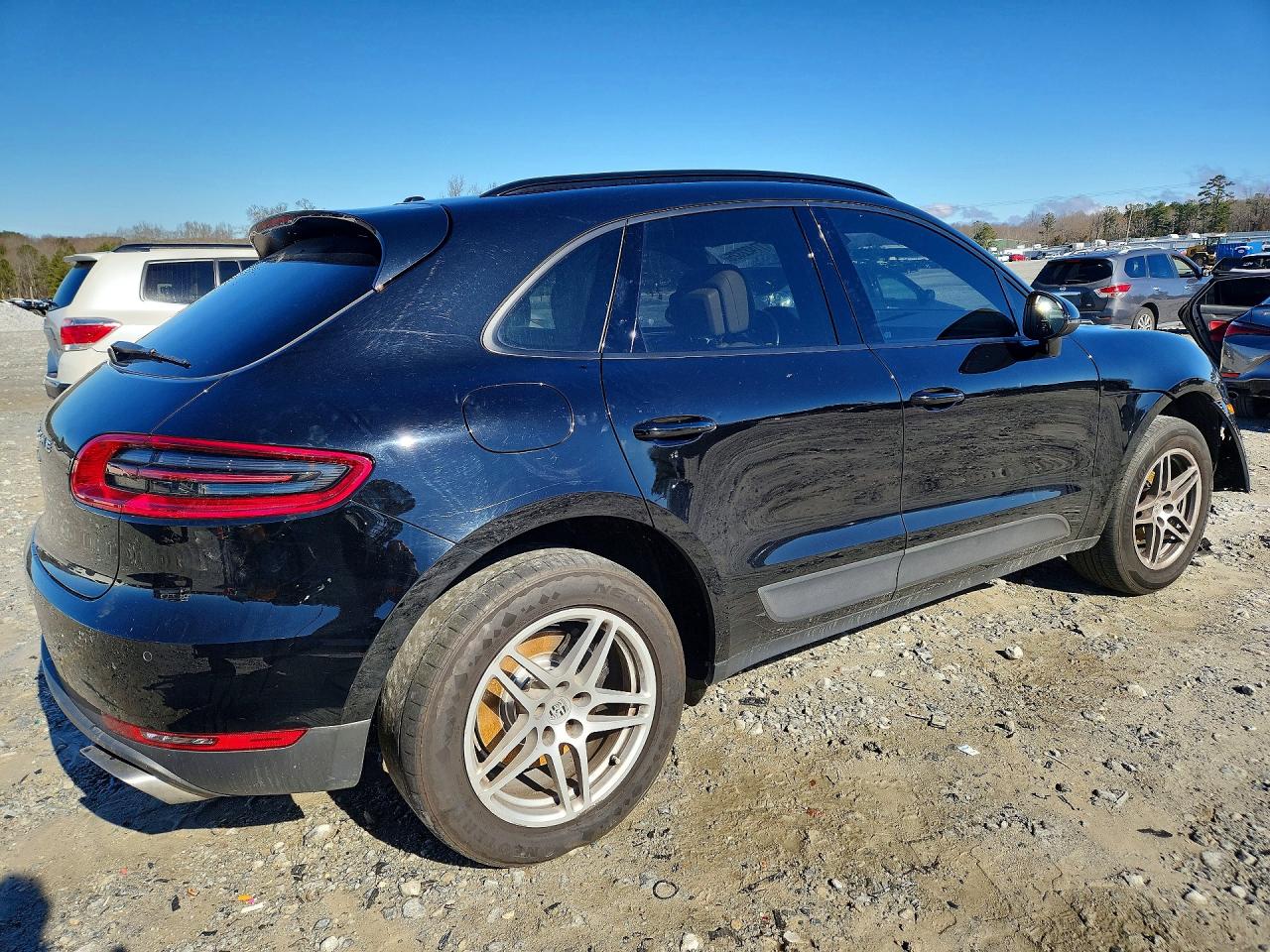 2018 PORSCHE MACAN photo 3