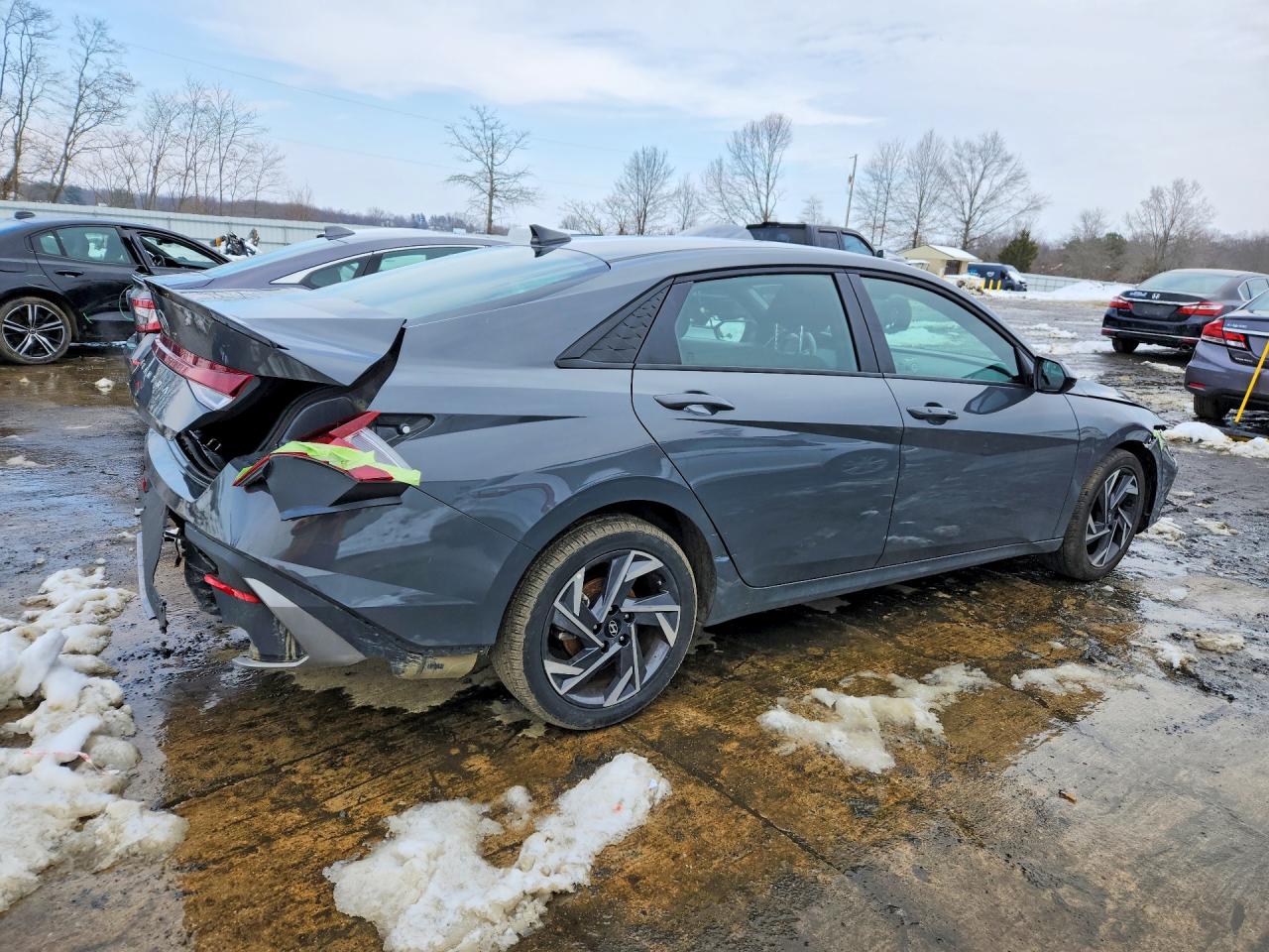 2025 HYUNDAI ELANTRA SEL SPORT photo 3