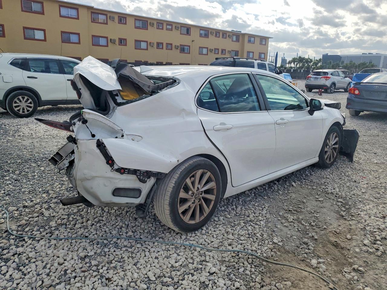 2023 TOYOTA CAMRY LE photo 5