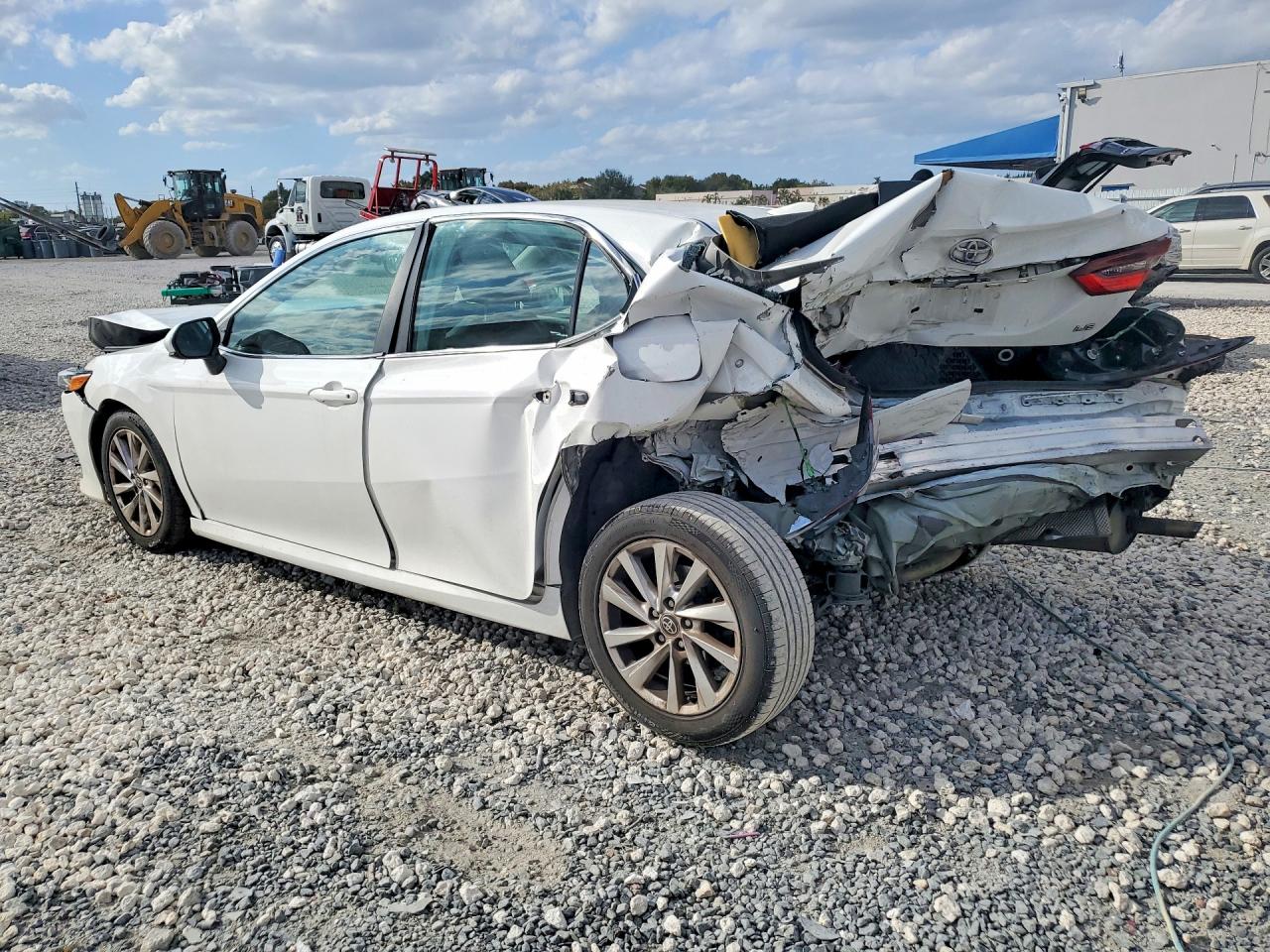 2023 TOYOTA CAMRY LE photo 3