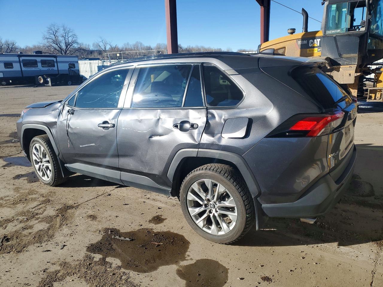2021 TOYOTA RAV4 XLE photo 3
