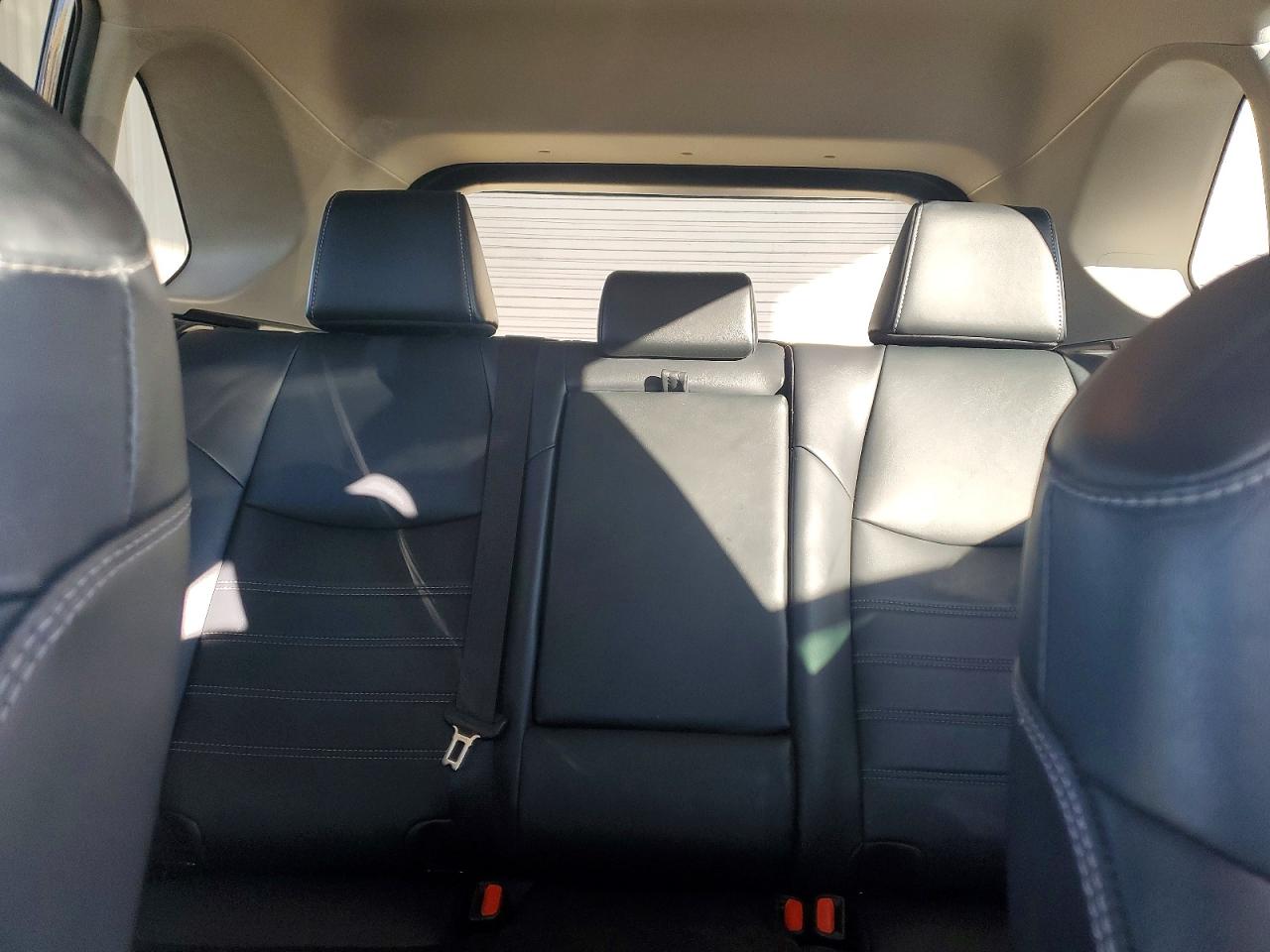 2021 TOYOTA RAV4 XLE photo 19