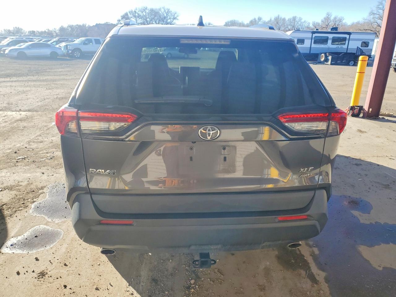 2021 TOYOTA RAV4 XLE photo 11