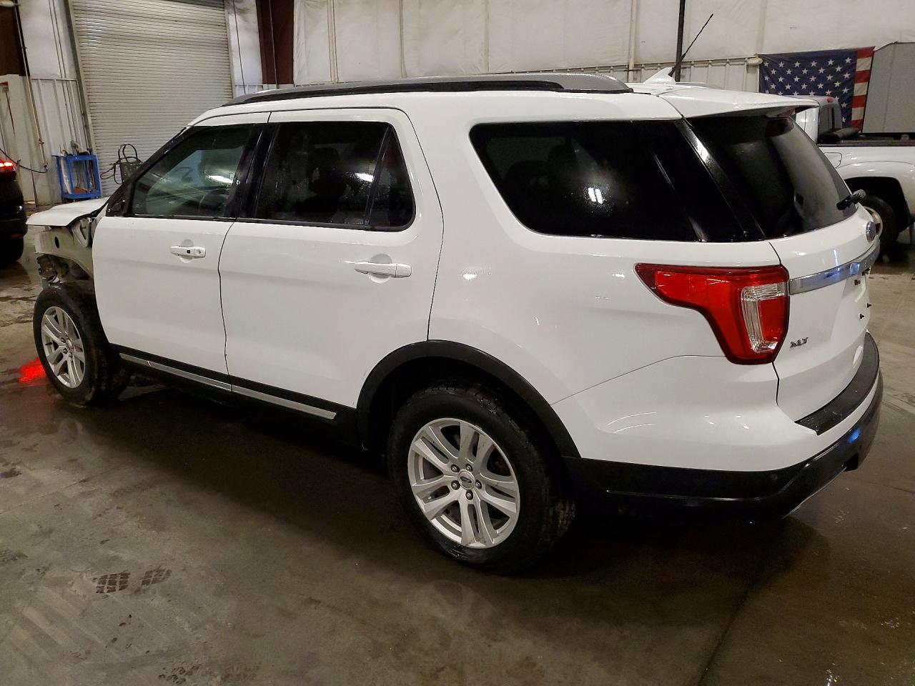 2019 FORD EXPLORER XLT photo 2