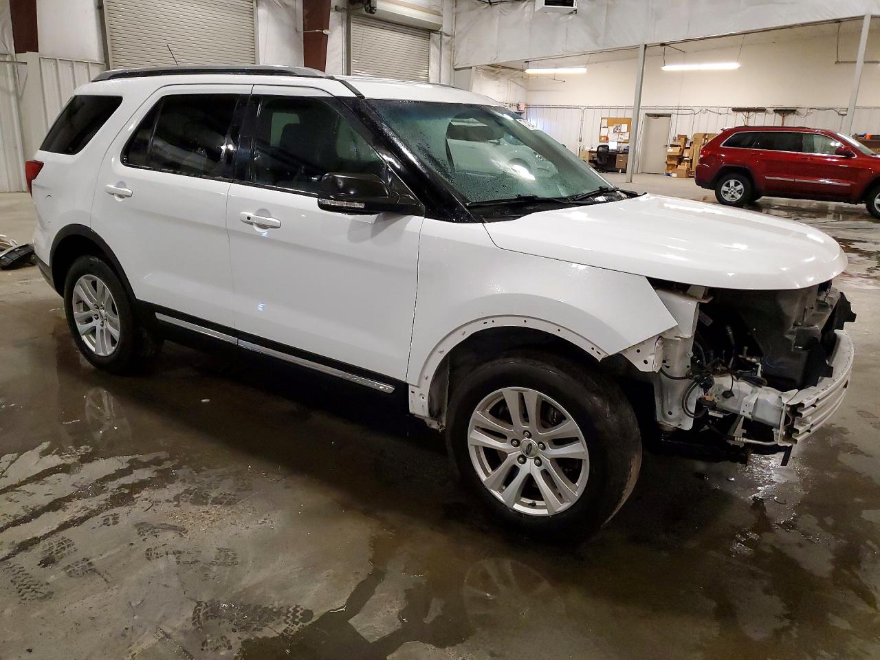 2019 FORD EXPLORER XLT photo 4