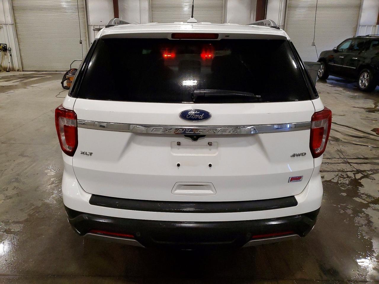 2019 FORD EXPLORER XLT photo 6