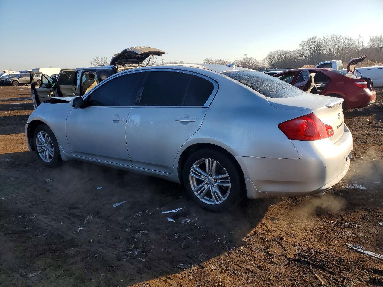 2013 INFINITI G37 photo 2