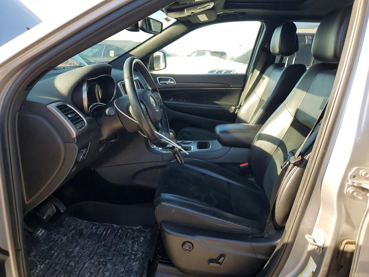 2018 JEEP GRAND CHEROKEE LAREDO photo 25