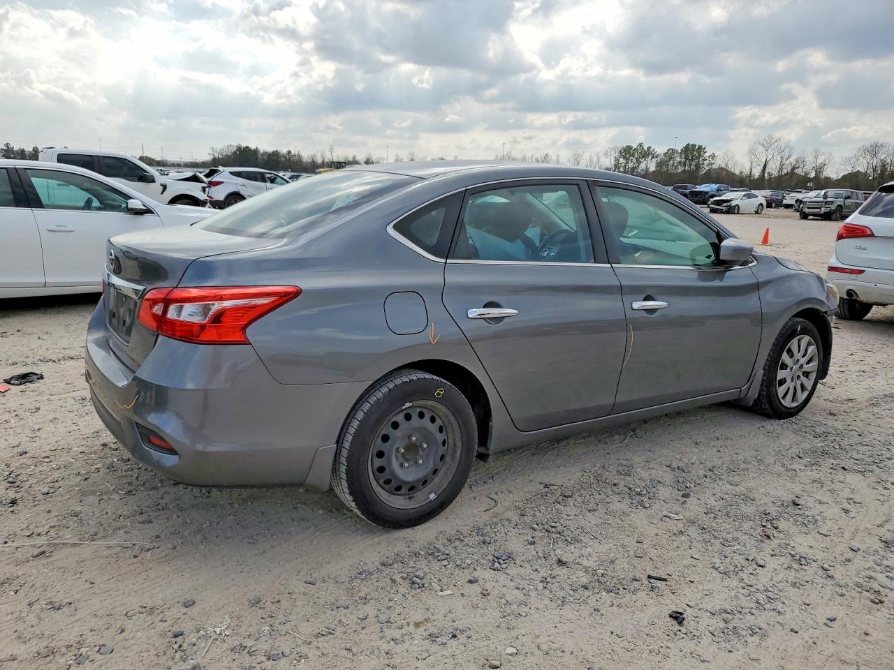 2018 NISSAN SENTRA S photo 3