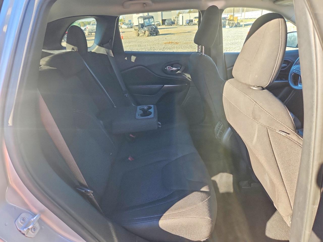 2019 JEEP CHEROKEE LATITUDE photo 19