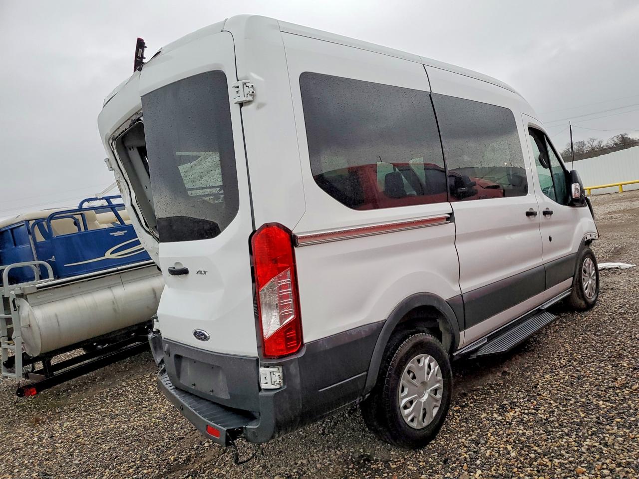 2017 FORD TRANSIT T-150 photo 3