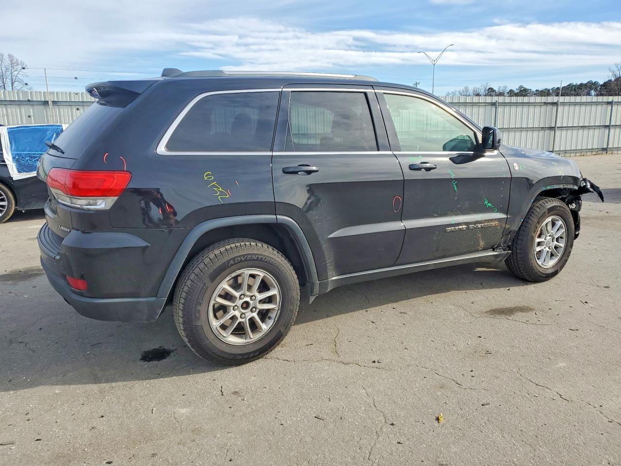 2018 JEEP GRAND CHEROKEE LAREDO photo 3