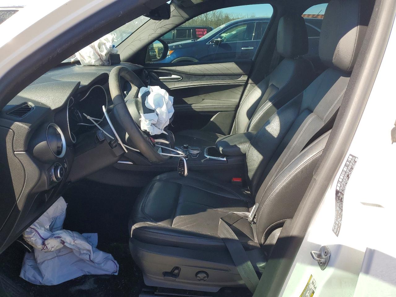 2022 ALFA ROMEO STELVIO photo 19