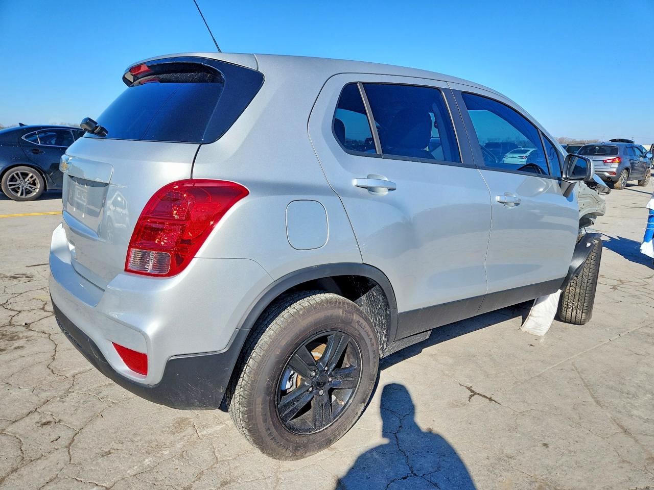2022 CHEVROLET TRAX LS photo 3