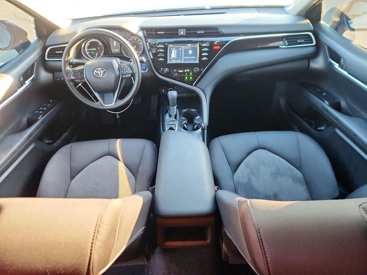 2018 TOYOTA CAMRY LE photo 8