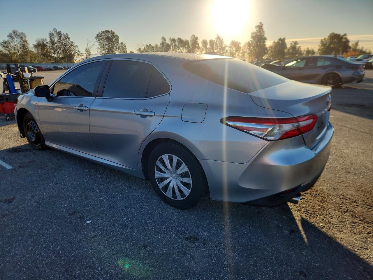 2018 TOYOTA CAMRY LE photo 2