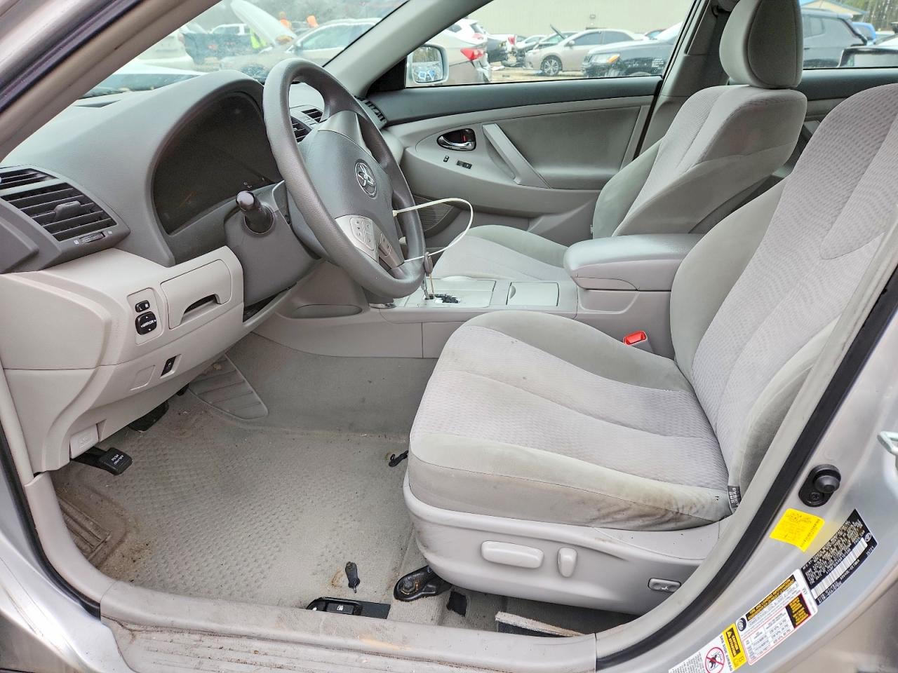 2011 TOYOTA CAMRY BASE photo 19