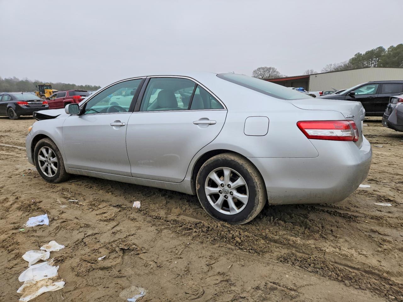 2011 TOYOTA CAMRY BASE photo 4