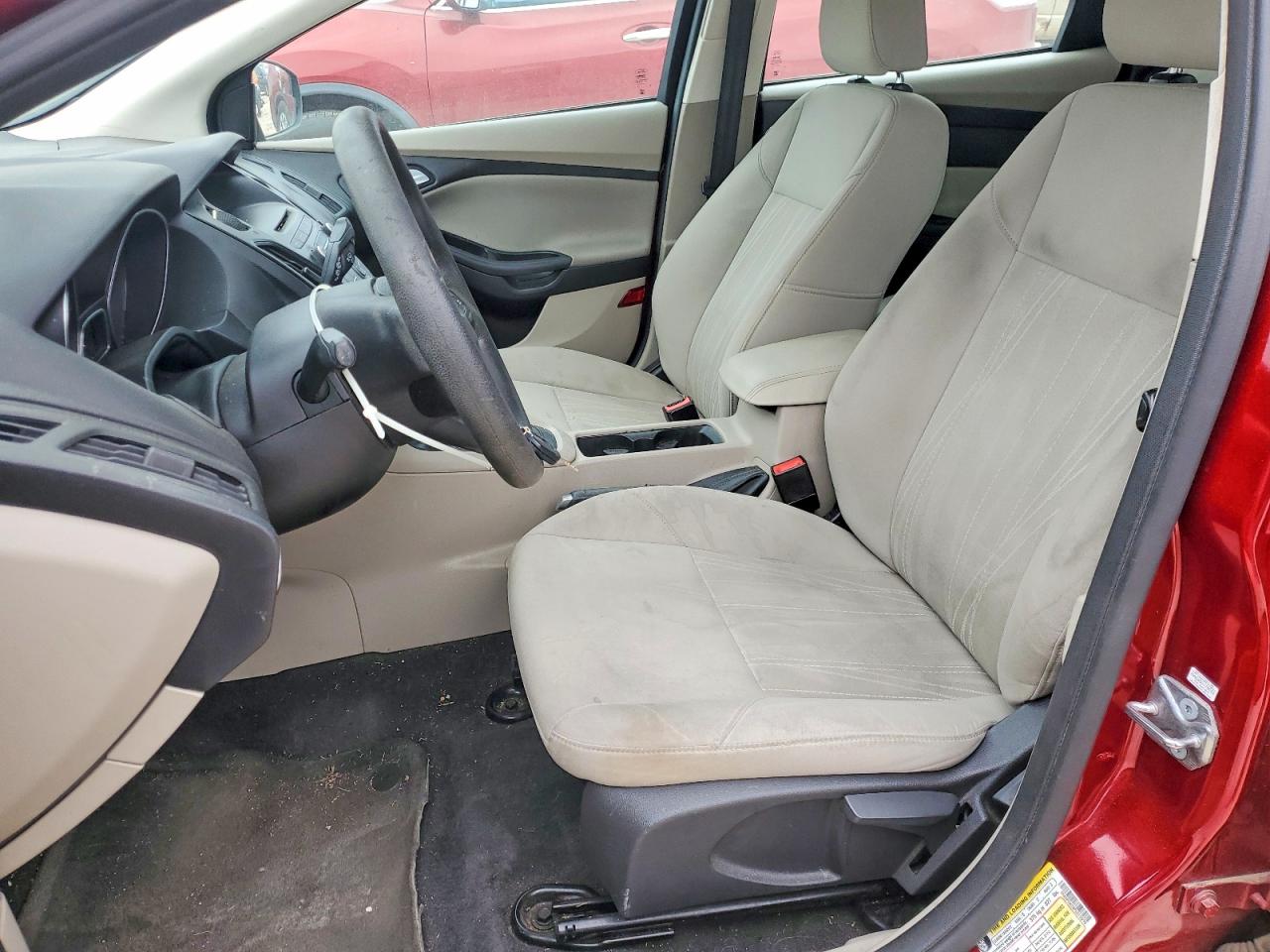 2015 FORD FOCUS SE photo 13
