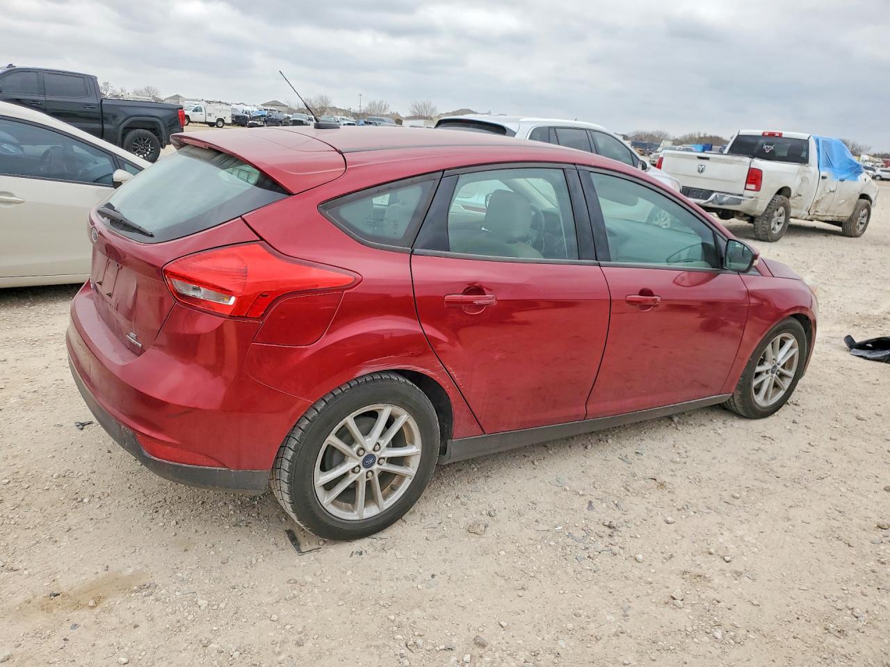 2015 FORD FOCUS SE photo 5