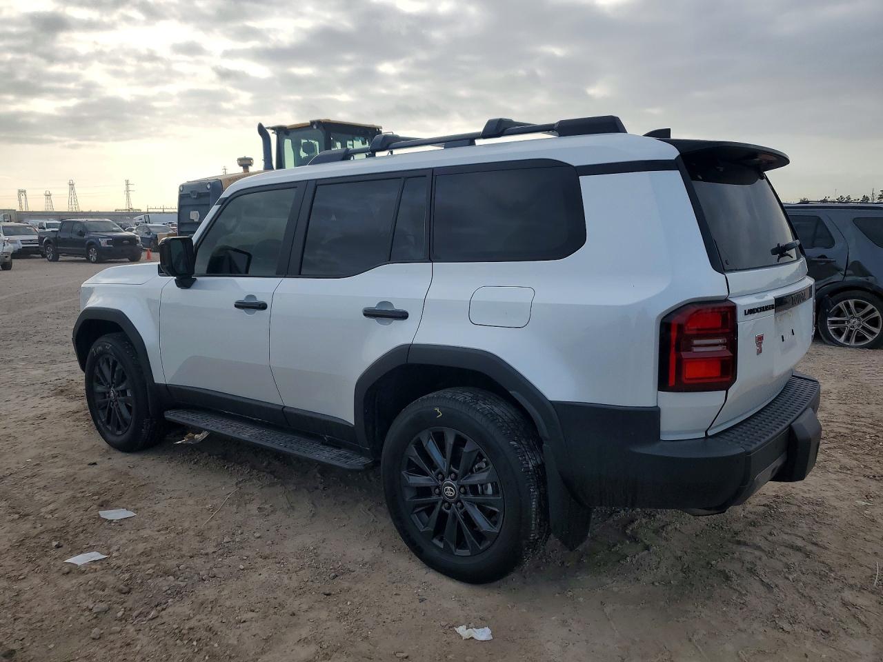 2025 TOYOTA LAND CRUISER BASE photo 3