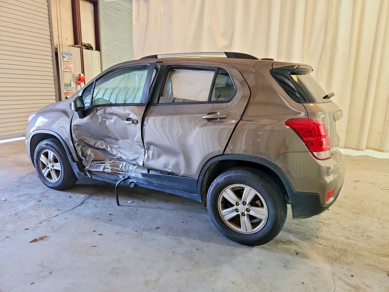 2022 CHEVROLET TRAX 1LT photo 4