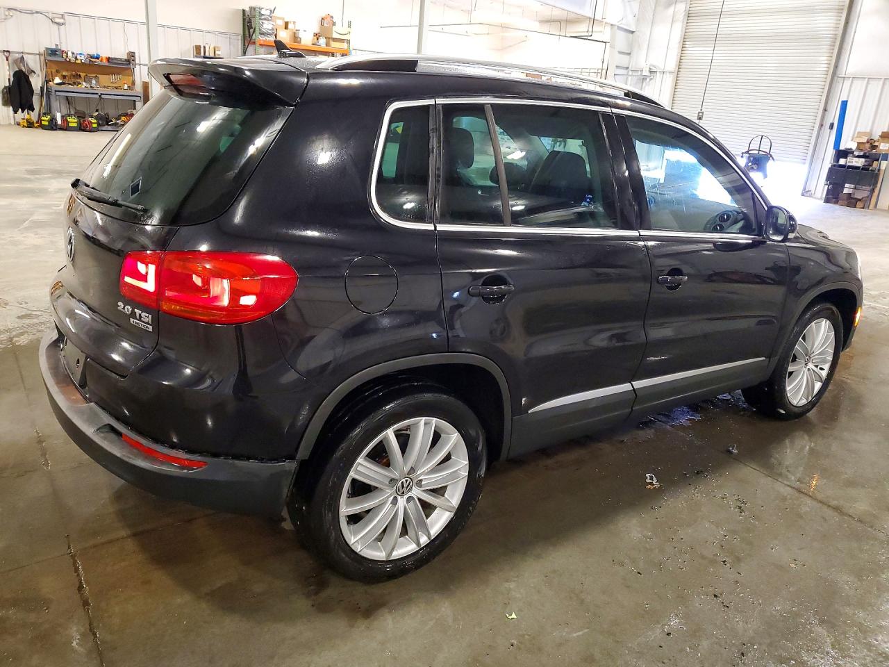 2013 VOLKSWAGEN TIGUAN S photo 3