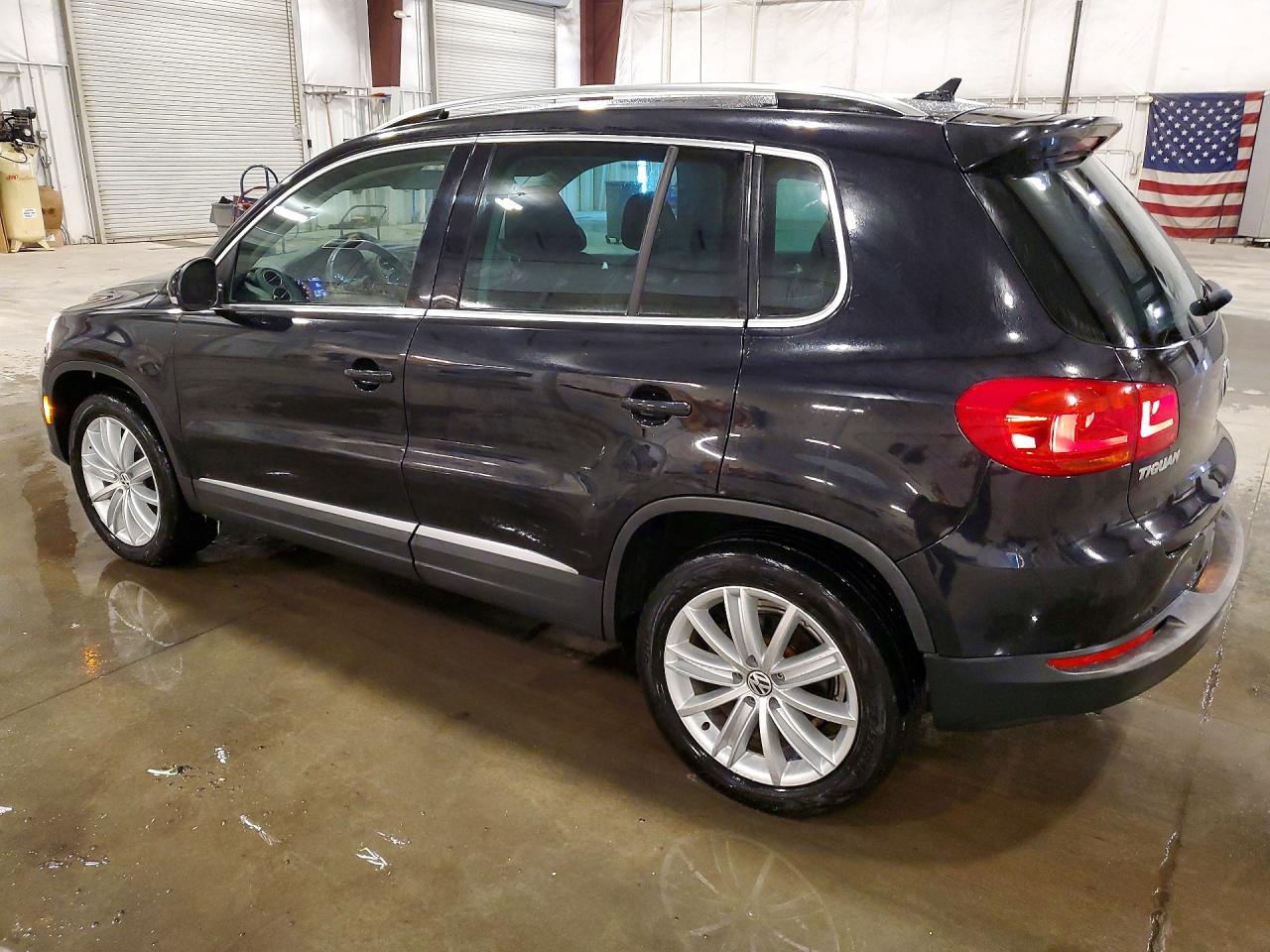 2013 VOLKSWAGEN TIGUAN S photo 2