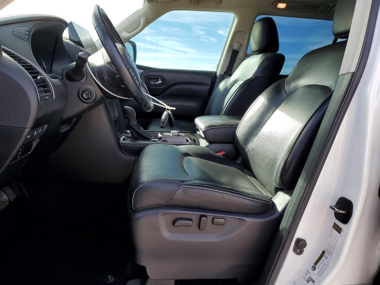 2022 INFINITI QX80 LUXE photo 13