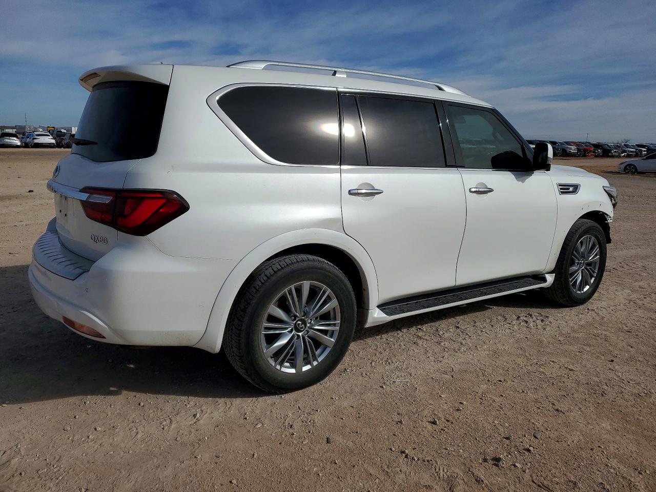 2022 INFINITI QX80 LUXE photo 5