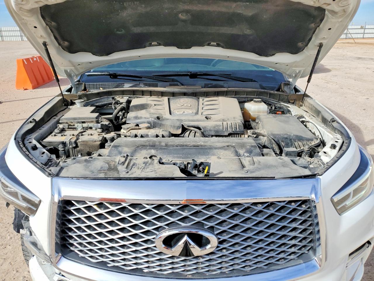 2022 INFINITI QX80 LUXE photo 23