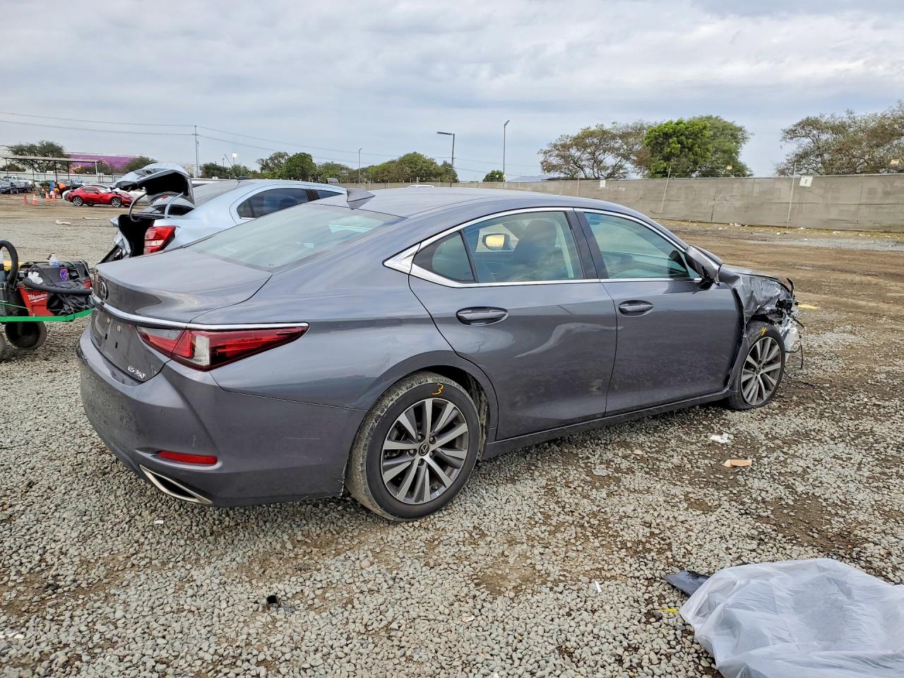 2019 LEXUS ES 350 photo 3