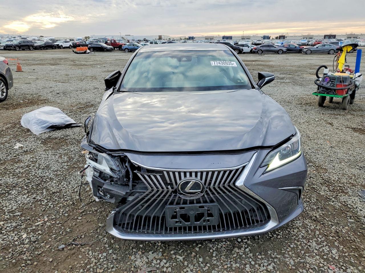 2019 LEXUS ES 350 photo 5