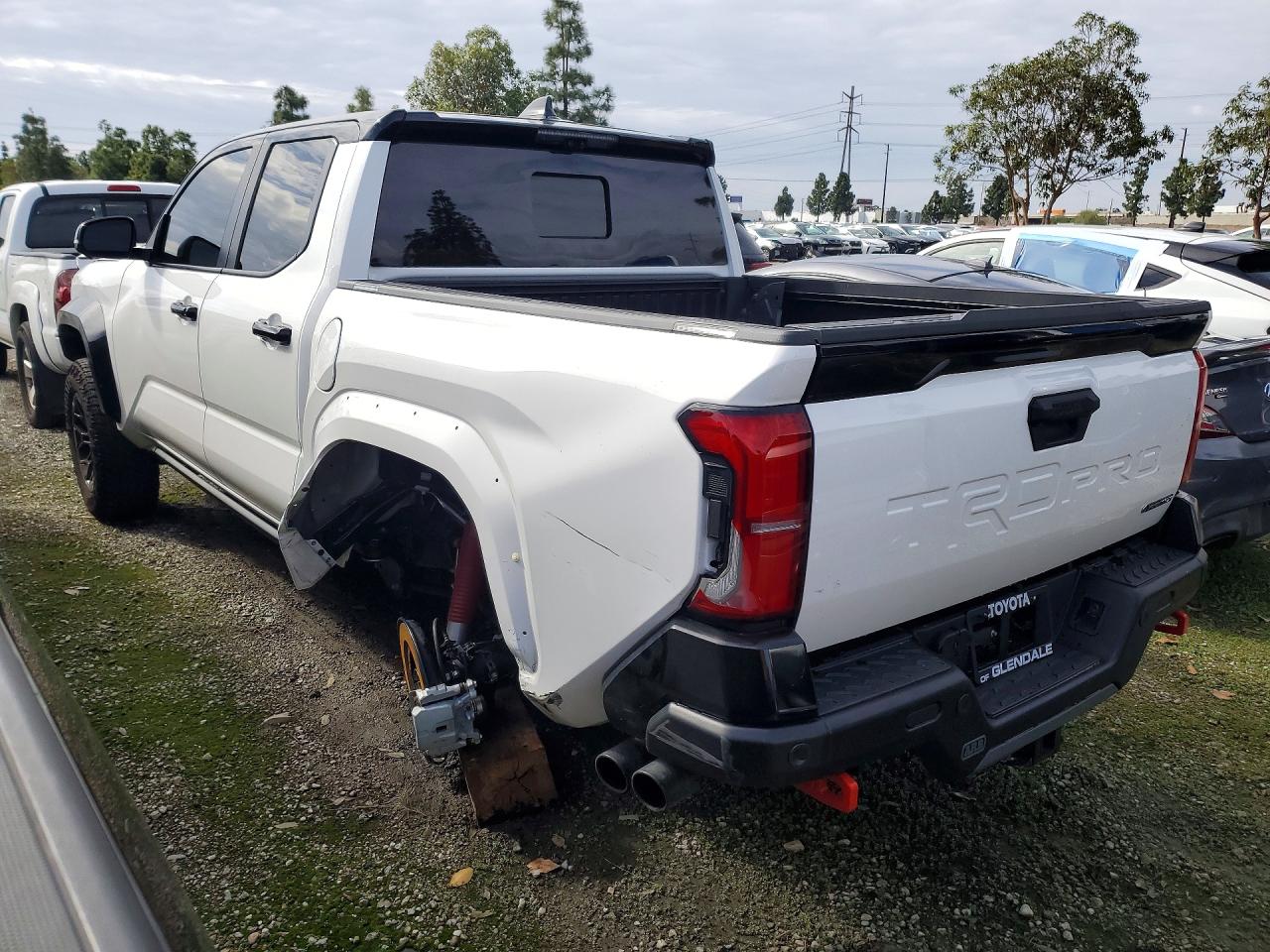 2025 TOYOTA TACOMA DOUBLE CAB photo 4