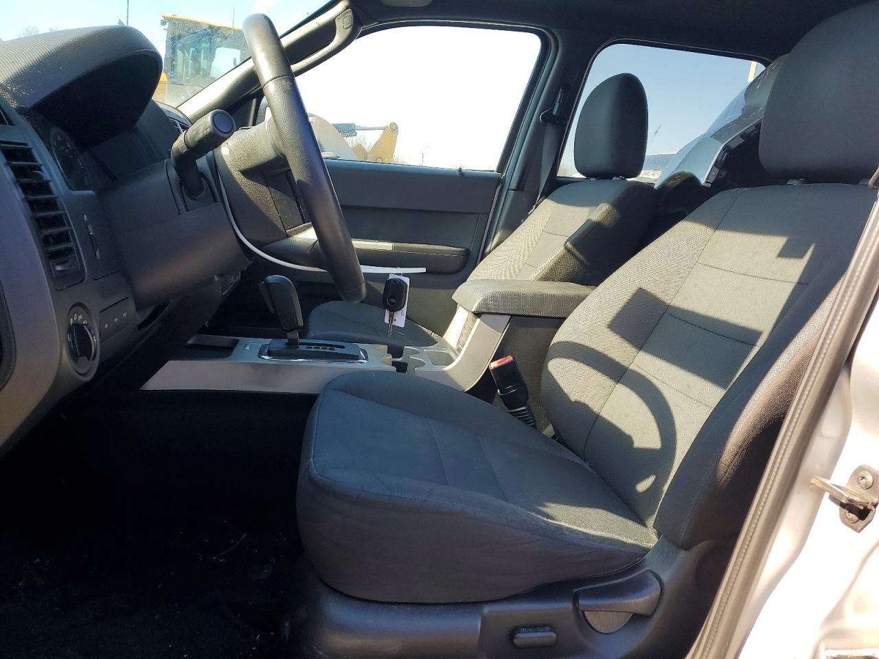 2011 FORD ESCAPE XLT photo 19