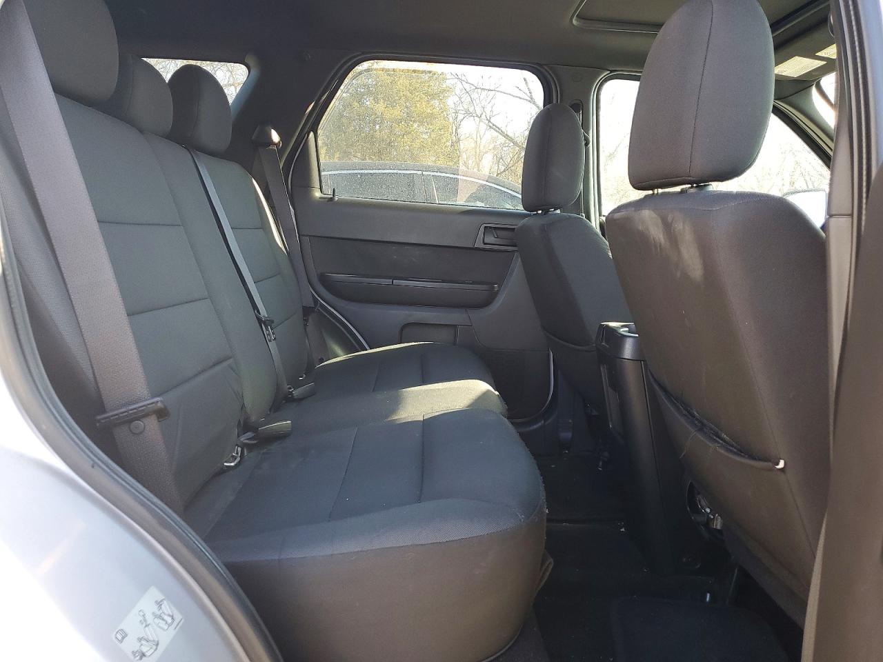 2011 FORD ESCAPE XLT photo 31