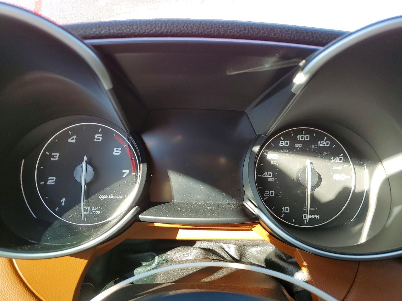 2019 ALFA ROMEO GIULIA TI photo 9