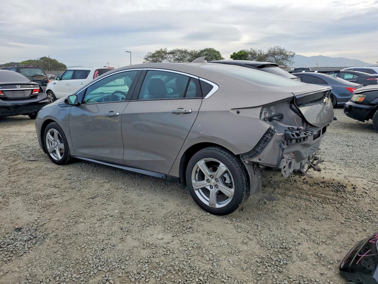 2017 CHEVROLET VOLT LT photo 2