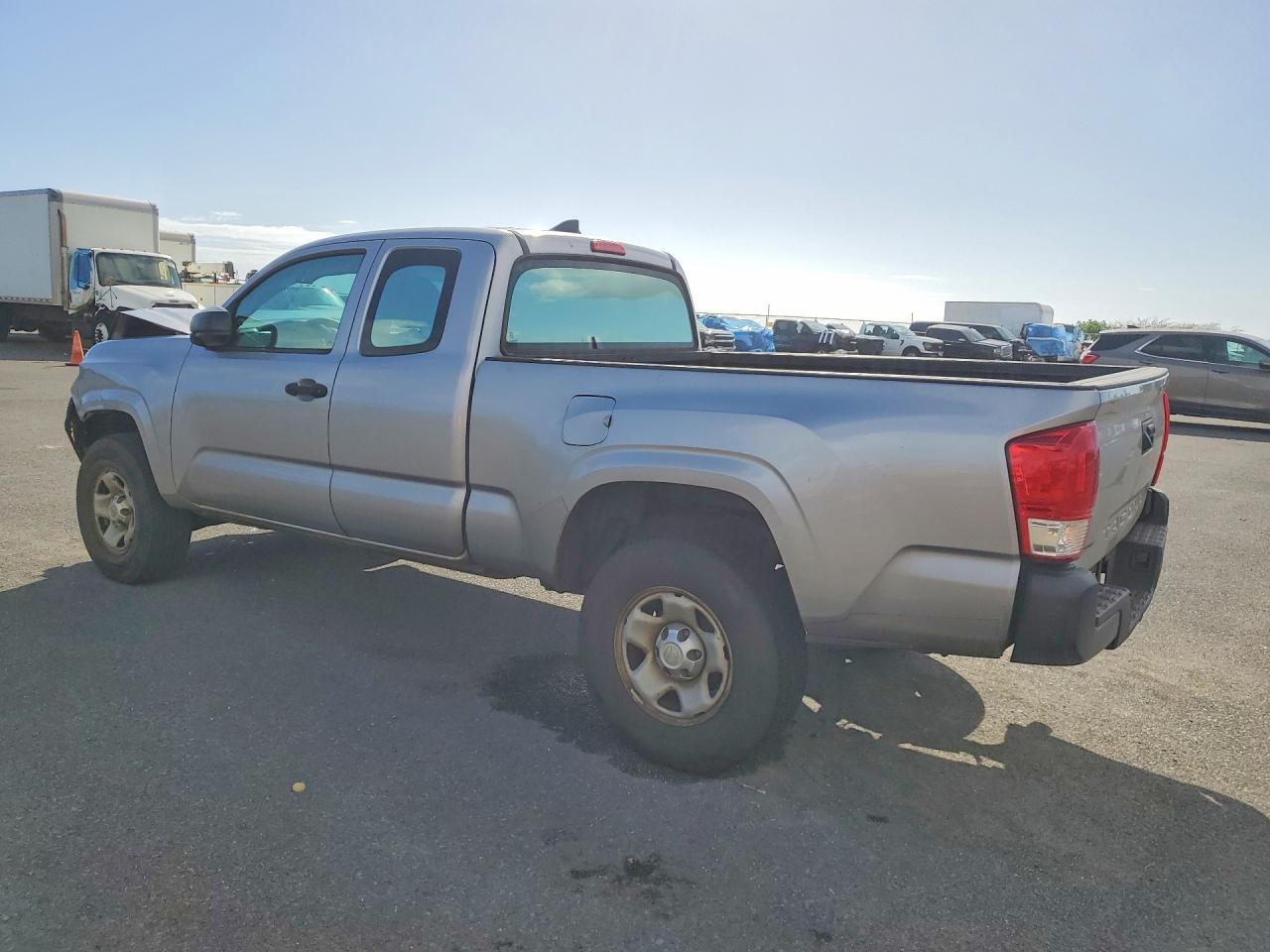 2017 TOYOTA TACOMA photo 4