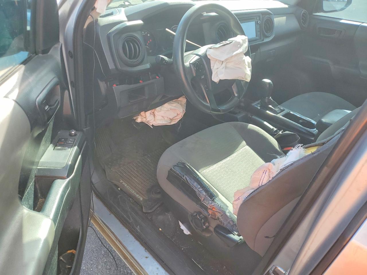 2017 TOYOTA TACOMA photo 22