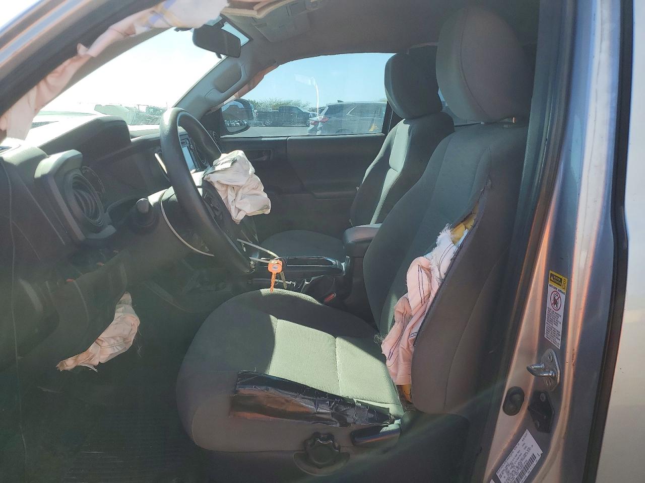 2017 TOYOTA TACOMA photo 19