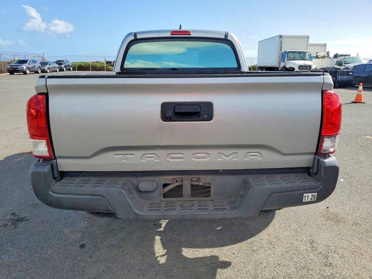 2017 TOYOTA TACOMA photo 16