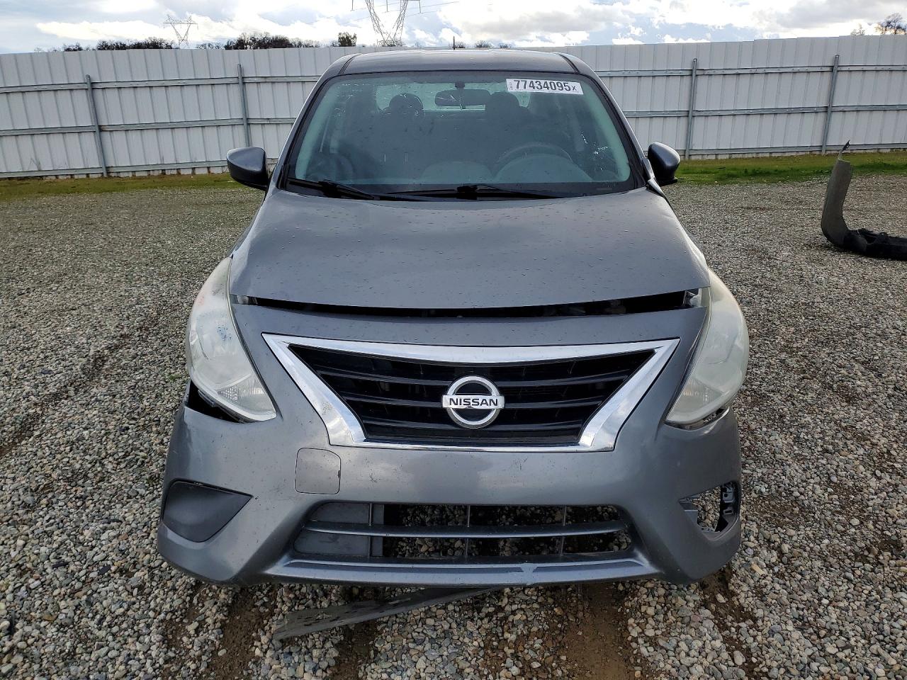 2019 NISSAN VERSA S photo 5