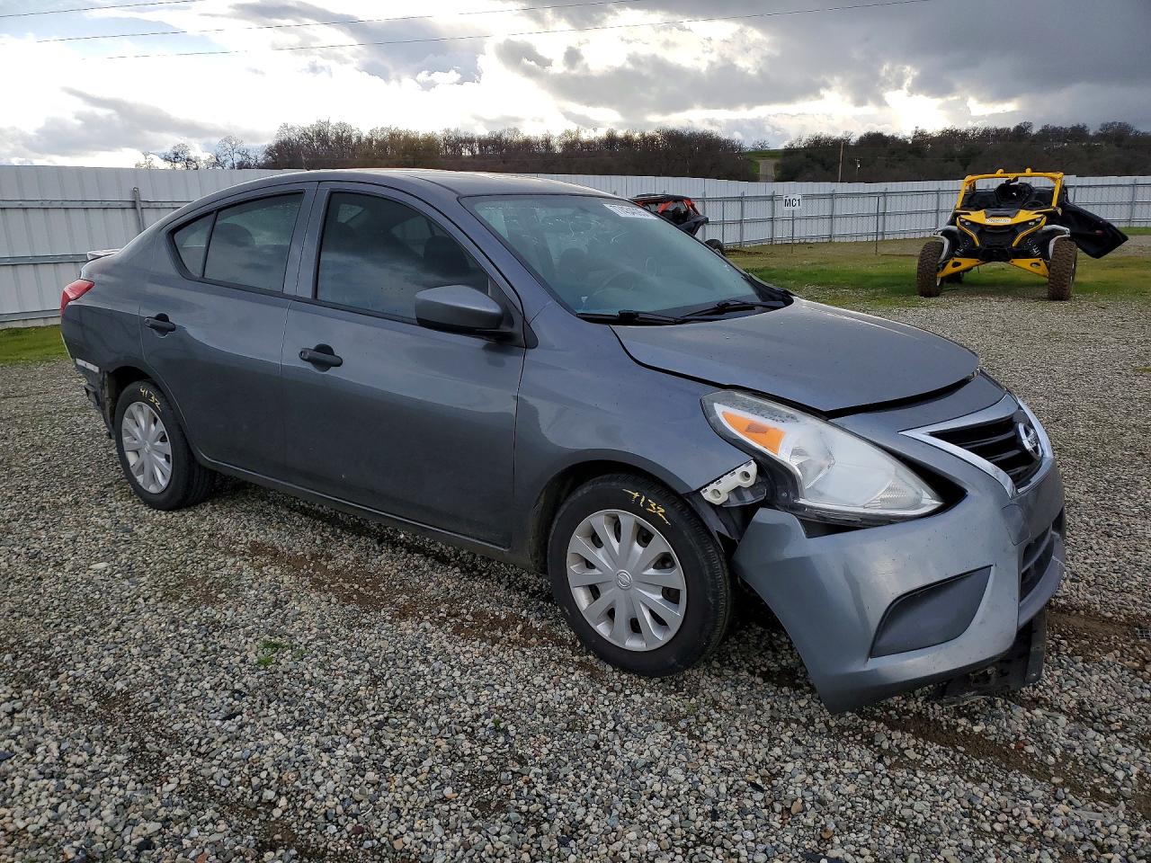 2019 NISSAN VERSA S photo 4