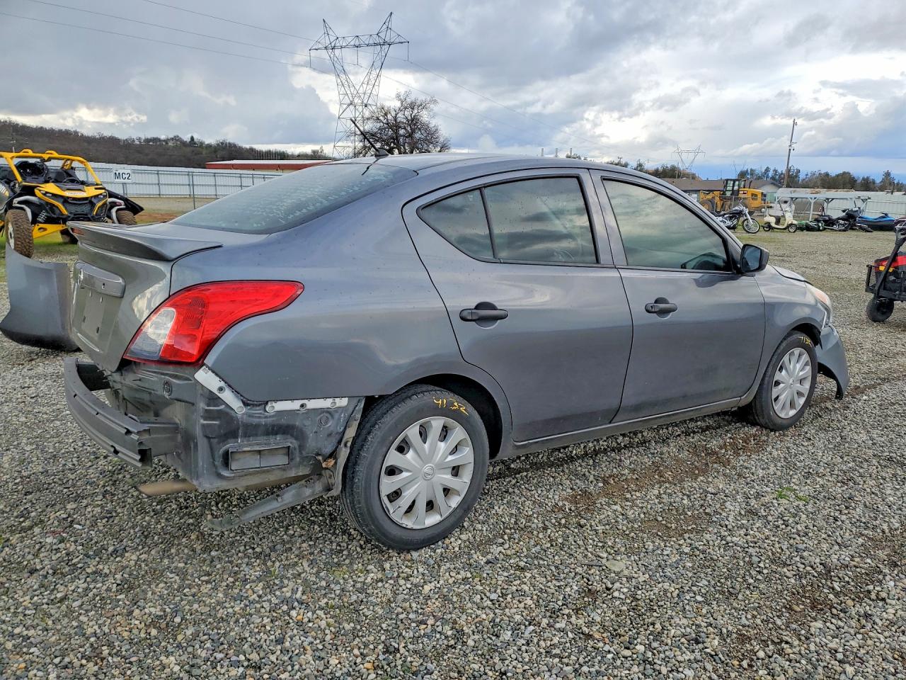 2019 NISSAN VERSA S photo 3