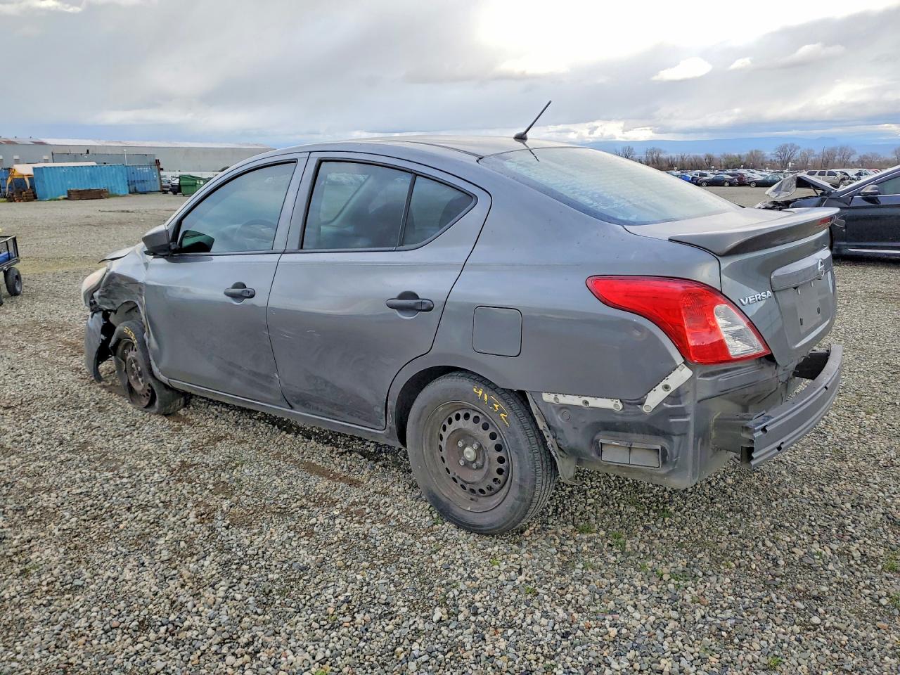2019 NISSAN VERSA S photo 2